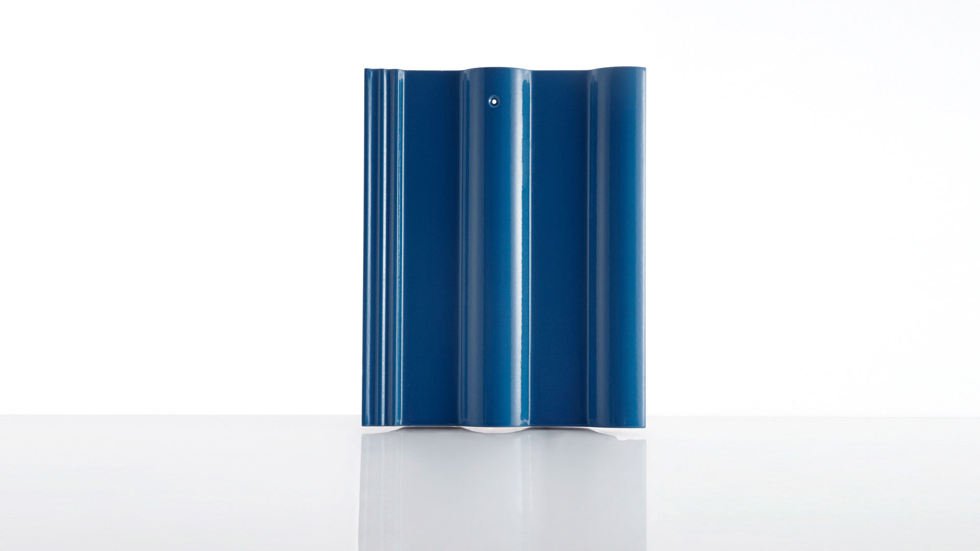 กระเบื้องหลังคาเซรามิก เอสซีจี รุ่นเอ็กซ์เซลล่า คลาสสิค สีโอเชี่ยน บลู 1 กระเบื้องหลังคาเซรามิก เอสซีจี รุ่นเอ็กซ์เซลล่า คลาสสิค สีโอเชี่ยน บลู