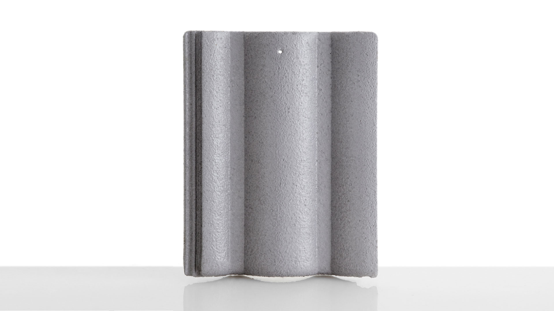 scg-concrete-roof-tile-neo-class-silver-titanium-packshot-01.jpg